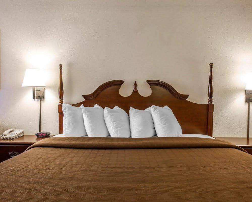 Quality Inn Suwanee I-85 Экстерьер фото